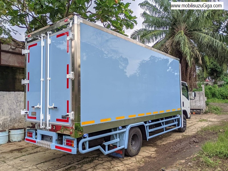 BOX FREEZER ISUZU NMR LONG BOX FREEZER ISUZU NMR LONG