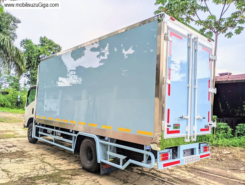 BOX FREEZER ISUZU NMR L EURO 4 BOX FREEZER ISUZU NMR L EURO 4
