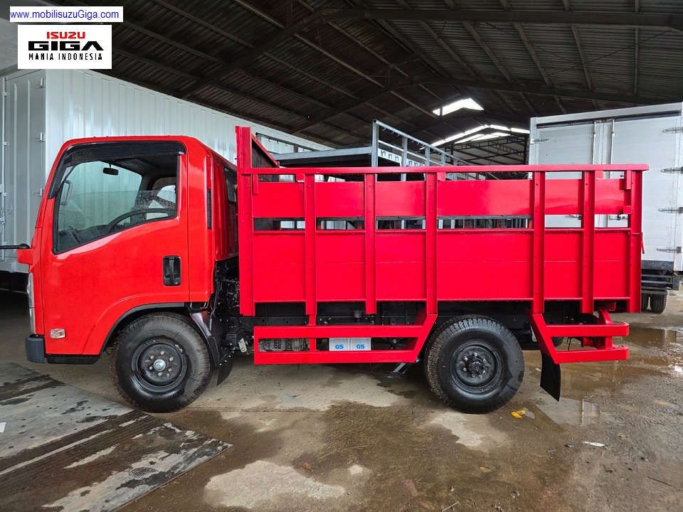TRUK BAK KAYU ENGKEL ISUZU NLR 4 BAN 120 PS