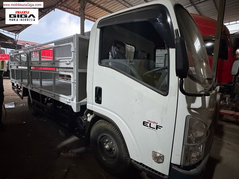Truk Galon Air Mineral Isuzu Elf NLR 4 Ban Truk Galon Air Mineral Isuzu Elf NLR 4 Ban