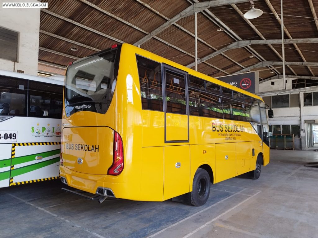 medium bus Sekolah NQR B euro 4