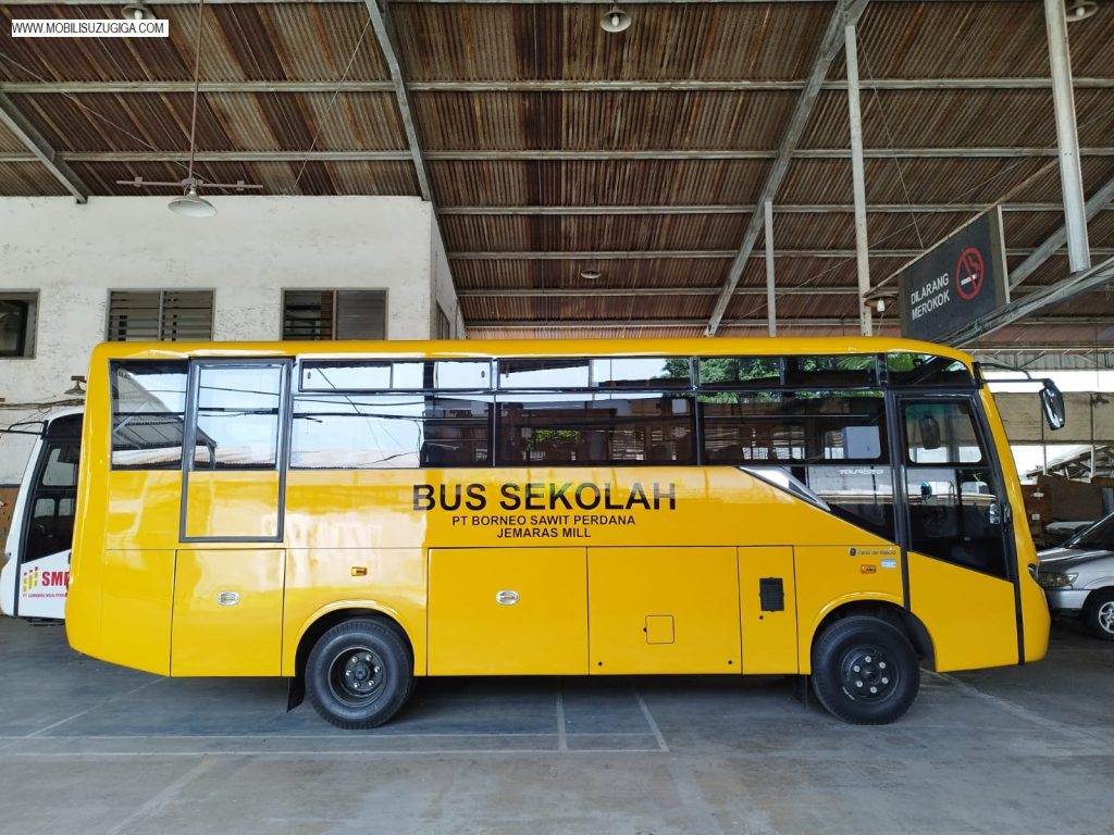 ISUZU NQR B medium bus Sekolah terbaru
