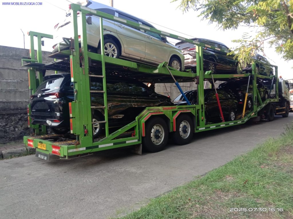 Car Hauler Truk Carrier Isuzu Giga GVR J Tractor Head 4x2 Car Hauler Truk Carrier Isuzu Giga GVR J Tractor Head 4x2