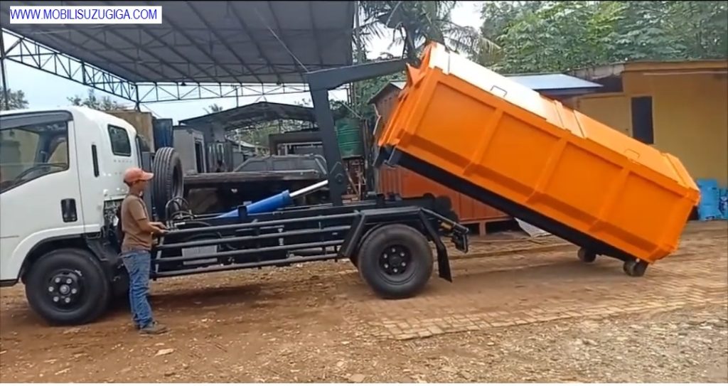 ISUZU ELF NMR HD 6,5 ARM ROLL