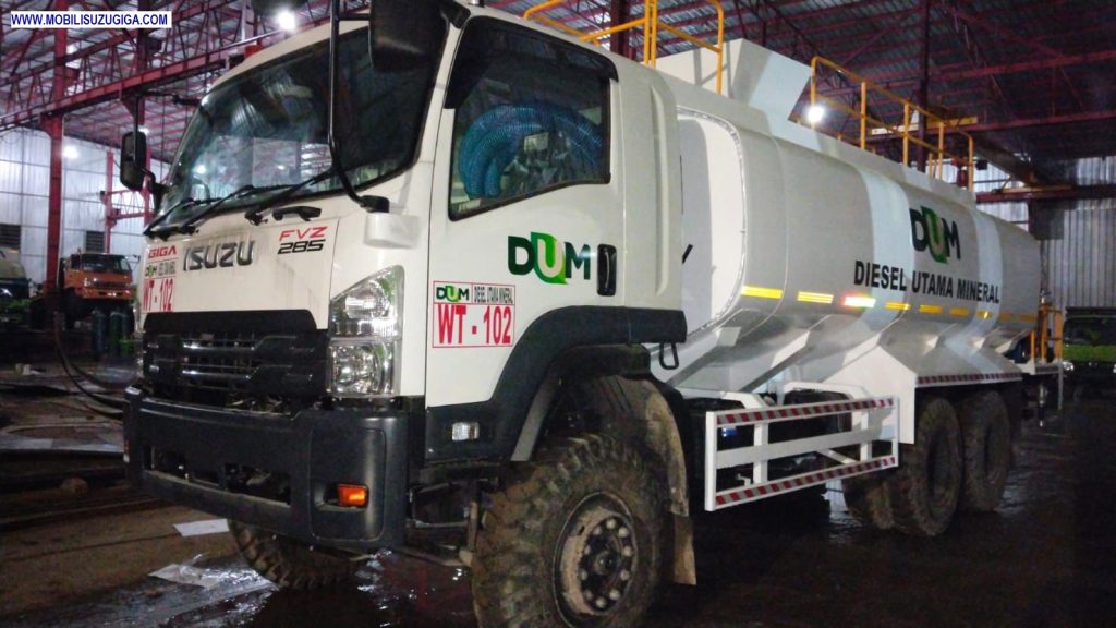 isuzu Giga FVZ 6X4 285 PS APLIKASI TANGKI AIR UNTUK PERTAMBANGAN