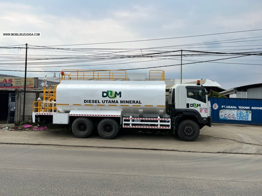 WATER TRUCK MINING 20 KL ISUZU GIGA FVZ 285 PS 6X4