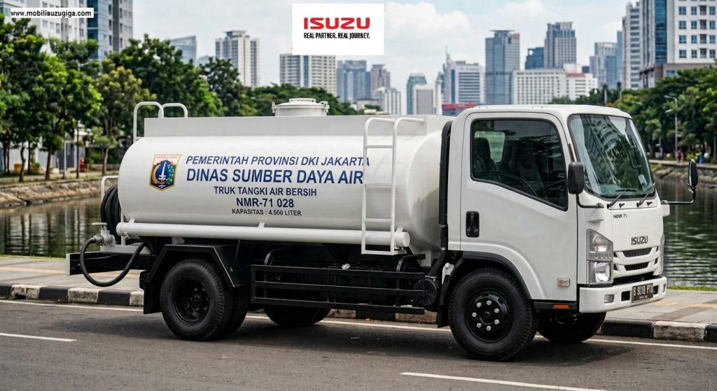 isuzu NMR HD 58 tangki air bersih 4500 liter