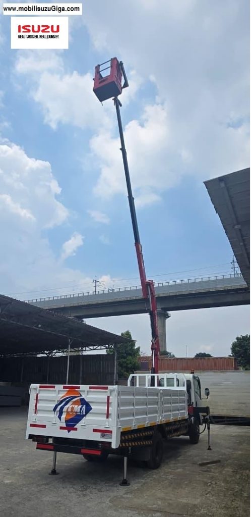 Isuzu NMR L aplikasi CRANE SKYLIFT